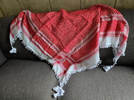 حطة كوفية حمراء <br> <span class='text-color-warm'>سيتوفر قريباً</span>