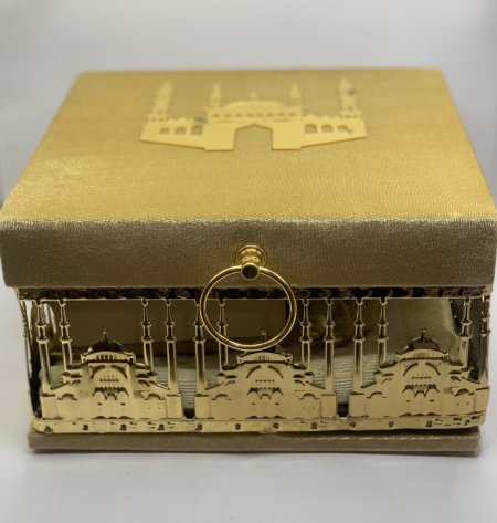 صندوق بكج قرءان ومسبحة عداد وبسملة وسجادة صلاة