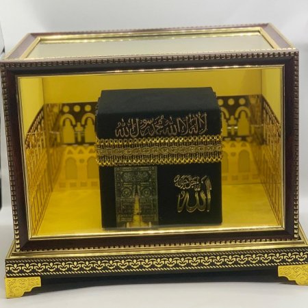 تحفة كعبة كبيرة