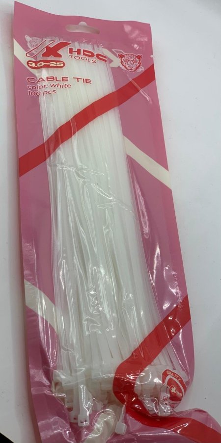 مربط بلاستيك